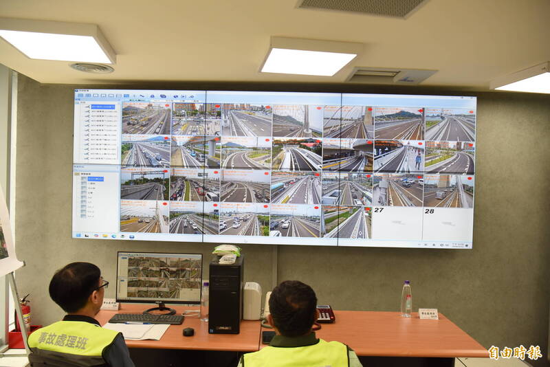 圖輯》淡江大橋今通車 行人、自行車爽走「阿伯堵住機車道」