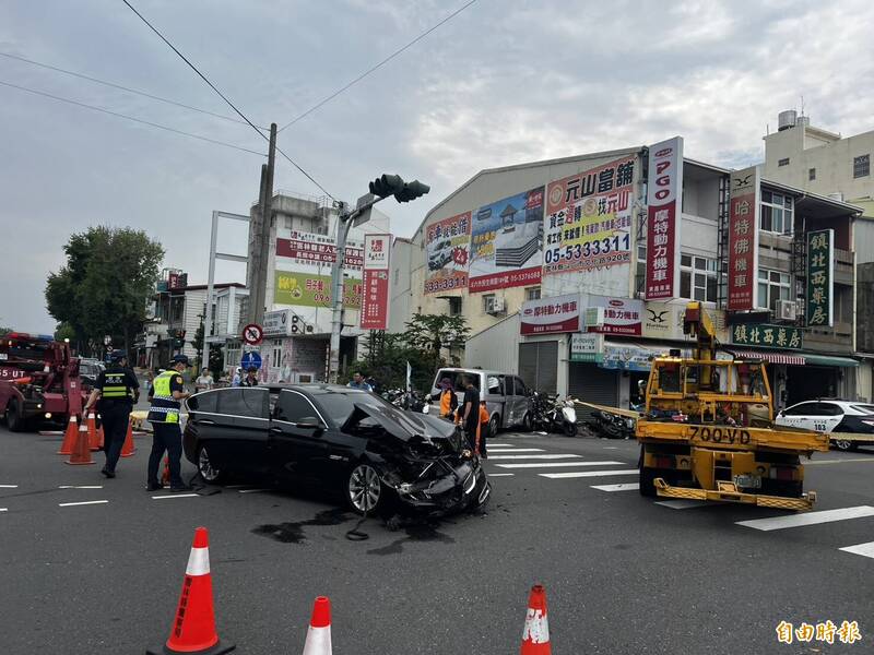 斗六警匪追逐!失竊廂型車撞BMW翻轉180度 車上還搜到毒