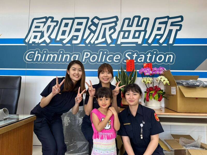 捷克混血小萌娃 跨海澎湖一圓警察夢