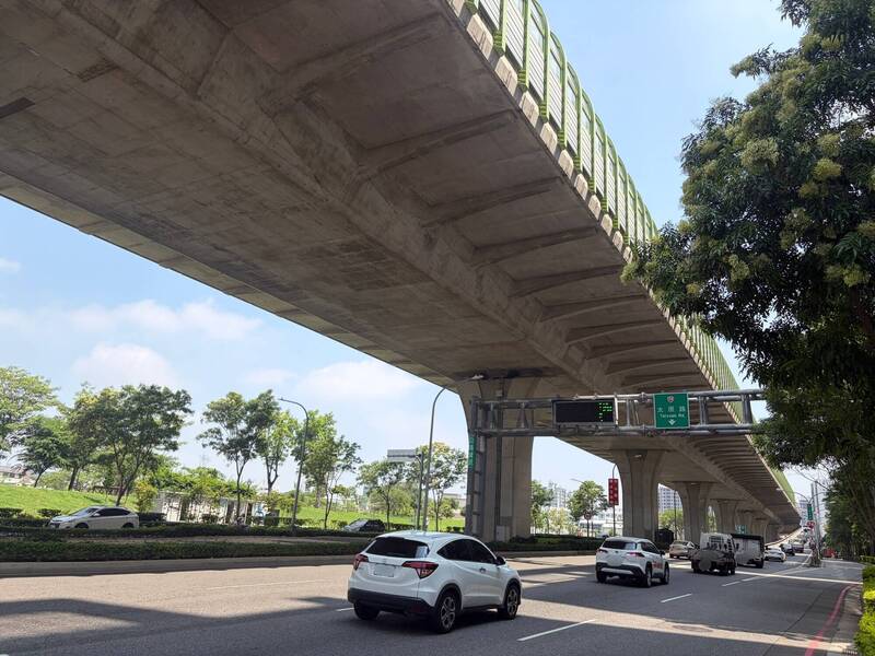 74線快速道路塞平面也塞 中市議員要求交通號誌全面智慧化