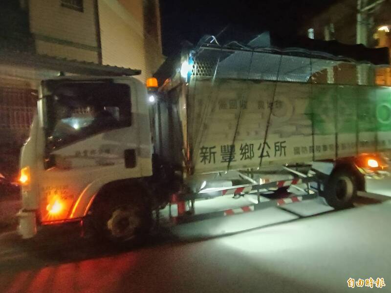 獨家》明新街24巷髒亂點 新豐鄉公所:外籍移工或學生騎車半夜偷丟追查困難