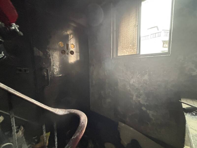 蚊香釀禍!基隆培德路集合住宅火警 梯間冒白煙嚇壞住戶