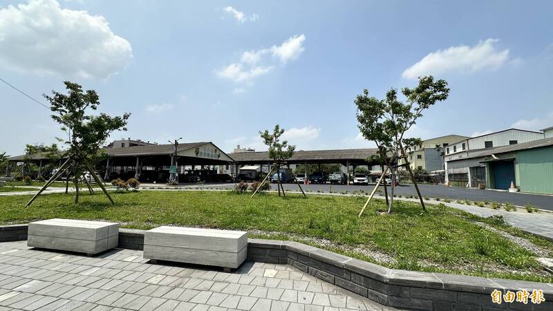 台南大內青果集貨場展新風貌 石棉瓦棚架啟動更新計畫
