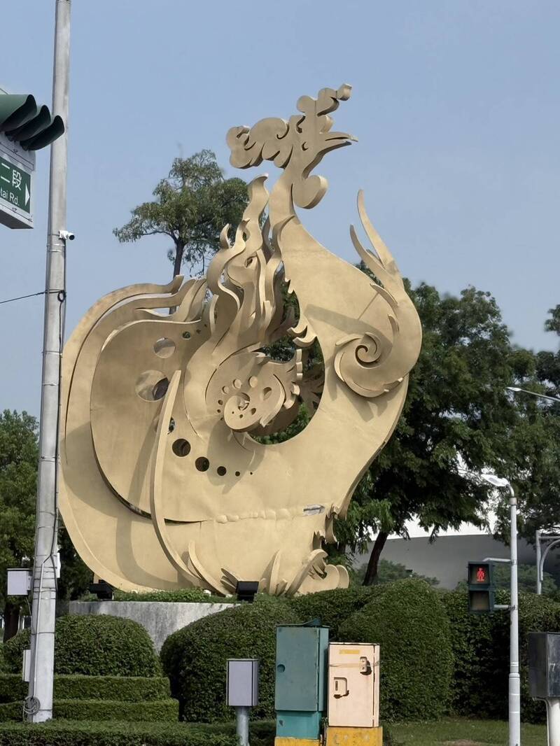 鳳山「三鳳」年久失修恐釀公安危機？ 陳其邁：我也覺得放路邊不好