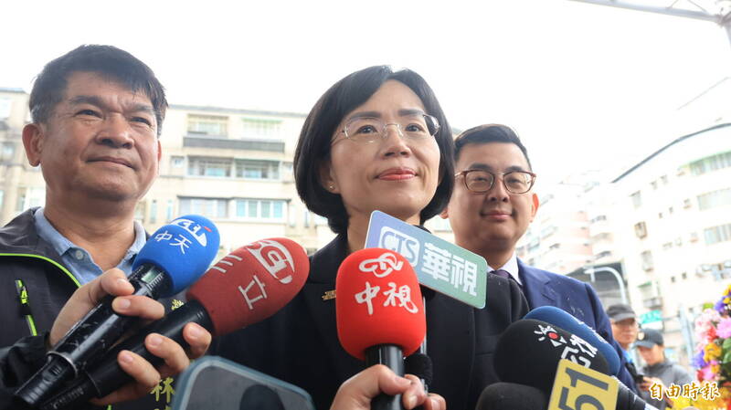 李四川提敬老卡「悠遊卡化」 蘇巧慧重申：2月就提升級千點、也能買東西
