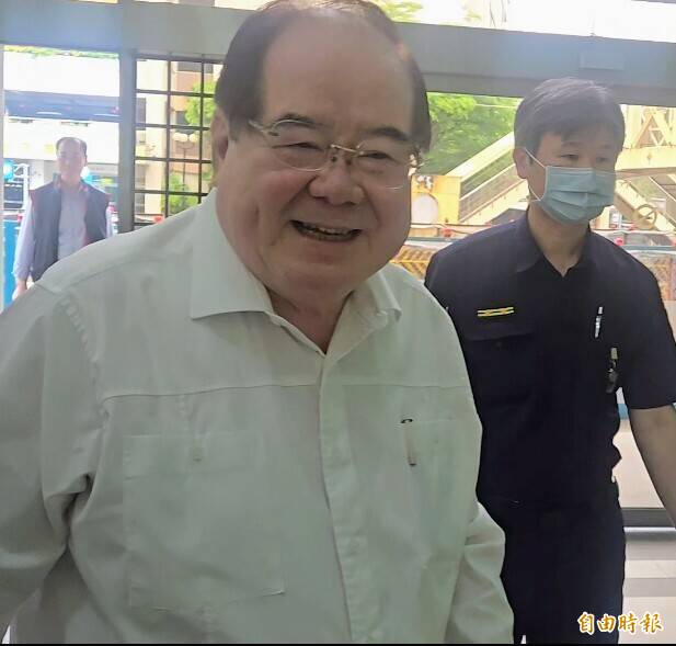 座車被裝追蹤器又收恐嚇信? 檢方傳李乾龍、尹乃菁釐清案情
