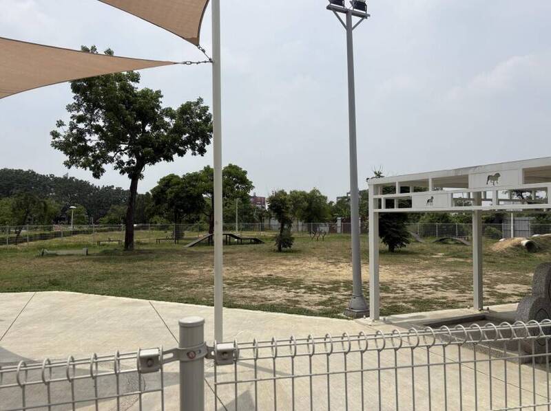 嘉市2座寵物公園無遮陽等5大缺失 顏翎熹提案建議設維護資訊平台