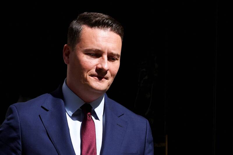 英國衛生大臣請辭 稱對首相領導失信心