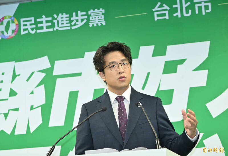 2026北市長激戰!許甫十問沈伯洋 網反酸:你敢問蔣萬安?