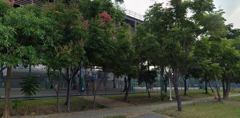 女大生回母校遭「蒙面歹徒」持刀追砍  竟是高中同學「心情不好找人試刀」