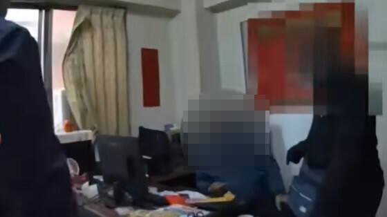 保全變強盜!男子持槍械逼搶前主管20萬 還槍擊員警被訴
