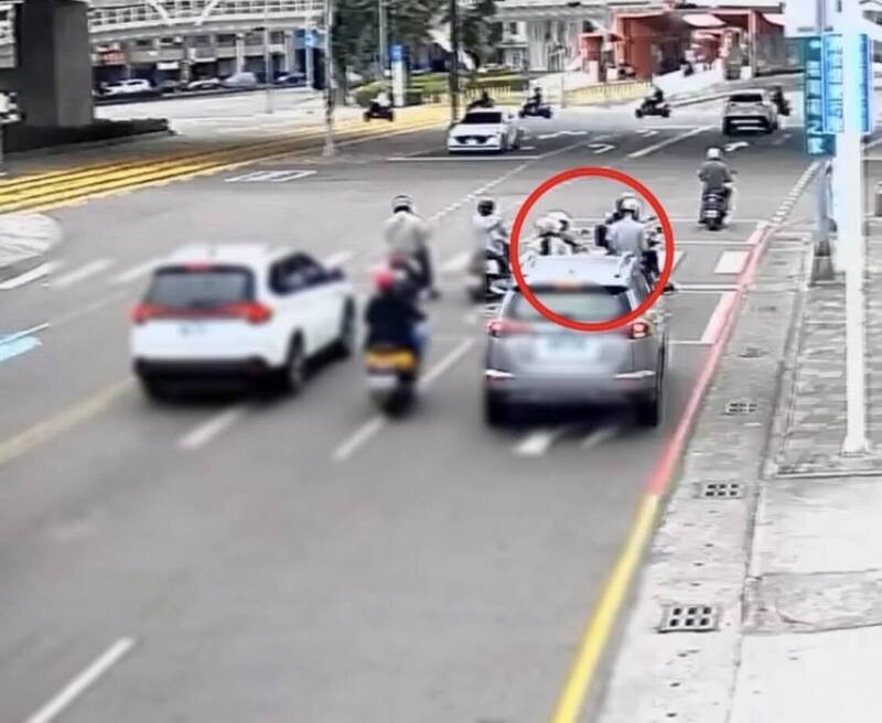 聽成謾罵?他勸戴耳機騎士別抽菸   2男高雄街頭揮拳代價曝光
