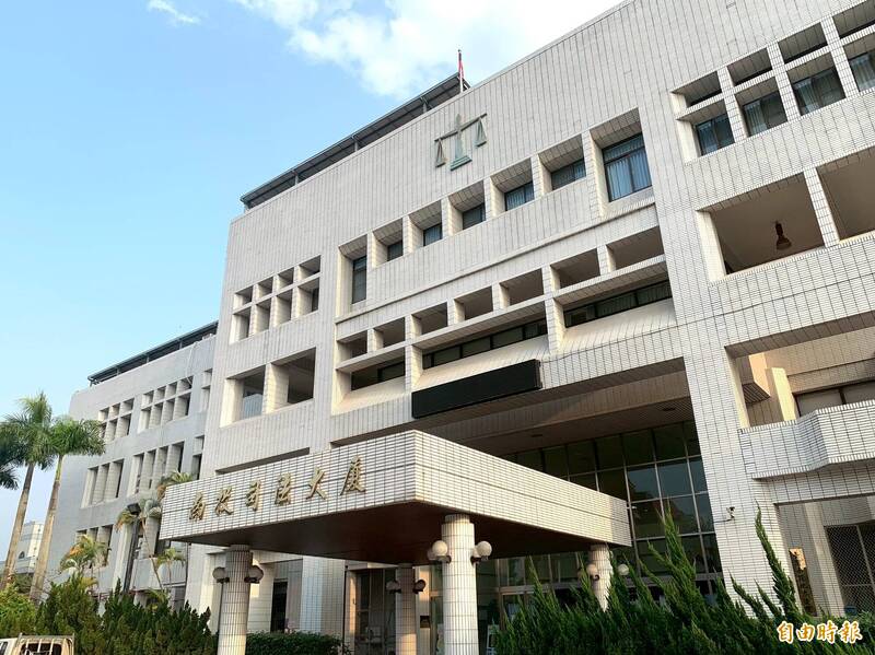 南投檢察官上色情網站42分鐘 害公務電腦遭病毒攻擊 檢審會作出懲處