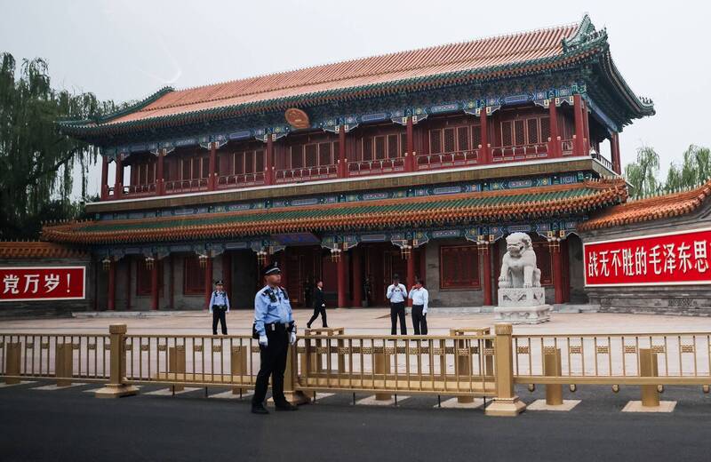 美国总统特朗普近日访华与中国国家主席习近平会谈,习特二人继昨日在北京人民大会堂会面,今日更到北京中南海会晤。 (路透)