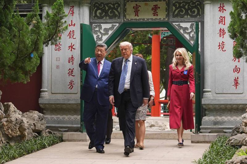 美国总统特朗普近日访华与中国国家主席习近平会谈,习特二人继昨日在北京人民大会堂会面,今日更到北京中南海会晤。 (法新社)