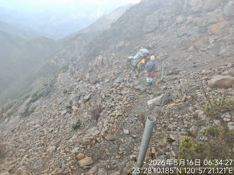 玉山38歲山友墜200米深谷亡 濃霧濕滑一度無法吊掛