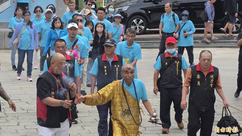 台南無極五燈伏虎寺，前往澎湖開台天后宮參拜交流。（記者劉禹慶攝）