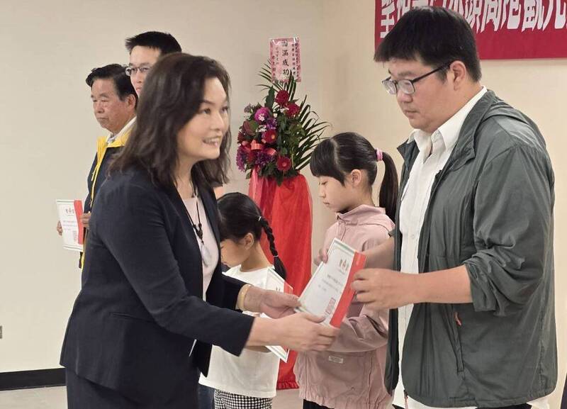 金門聖祖公司頒獎學金 總經理陳緣姿:珍惜讀書機會學成返鄉服務