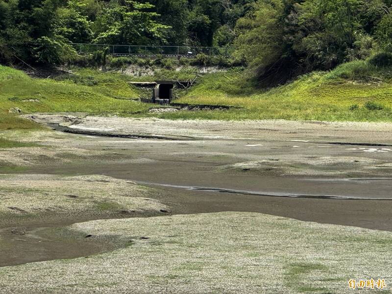 蘭潭水庫蓄水率持續下降。（記者蔡宗勳攝）