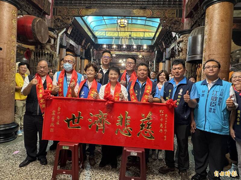 松竹寺贈匾 盧秀燕:來拜拜的都會選上