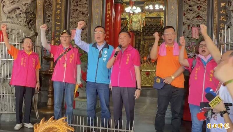李四川參與九份媽祖遶境 主委帶信眾喊「凍蒜」