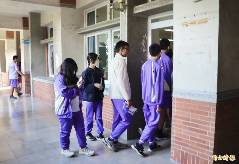 國中會考英語海玻璃與冰島語入題 高雄考生:適中偏易