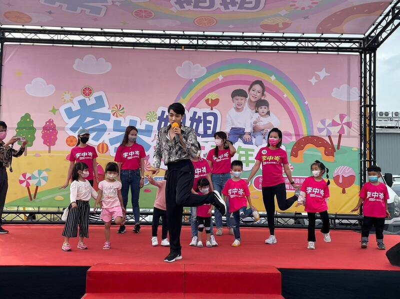 三寶媽挺父母   李中岑推親子嘉年華取代喧鬧造勢