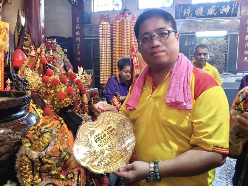 媽祖尊前嫌金牌小 台中銀樓老闆稱「媽祖入夢」來要大金牌