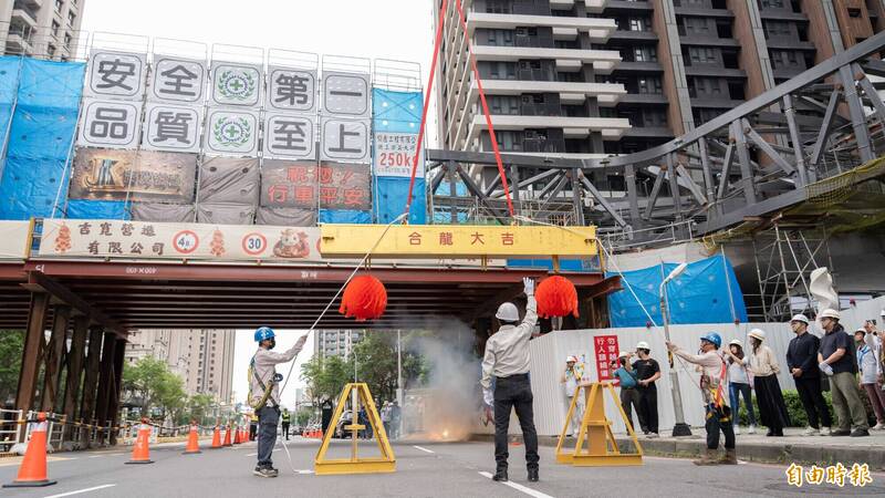 竹市關埔慈雲空橋合龍 高虹安:進入最後施工階段