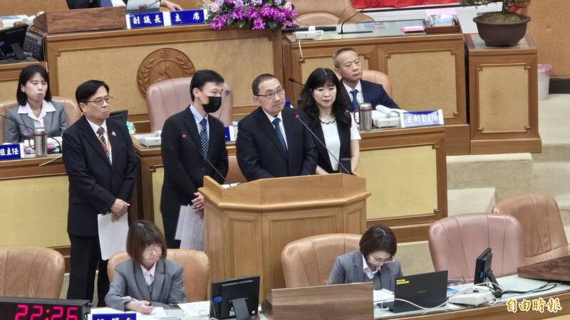 李四川提雙北公托共托 李倩萍批吃新北豆腐