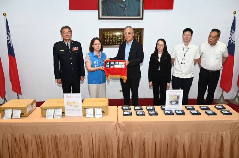 民間捐戰術止血裝備 苗栗警即時救護能量升級