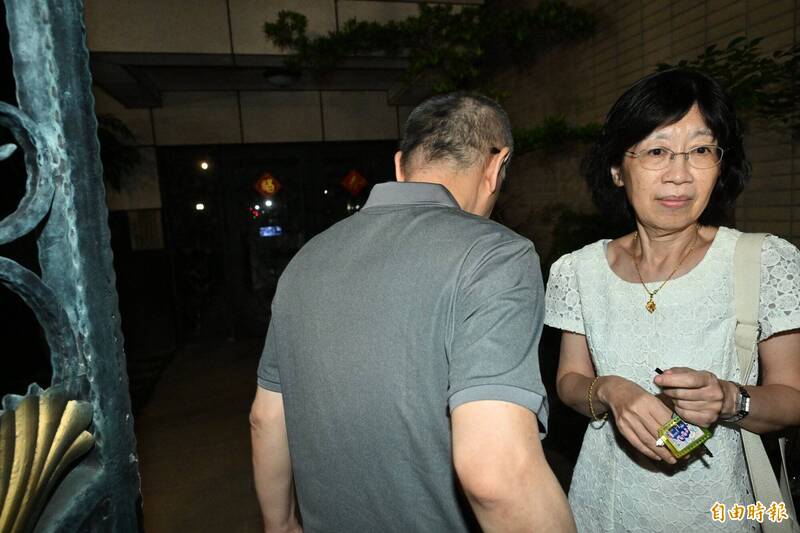 陳佩琪促媒體「圍堵第一夫人」問這事 四叉貓開酸：又想割小草了？