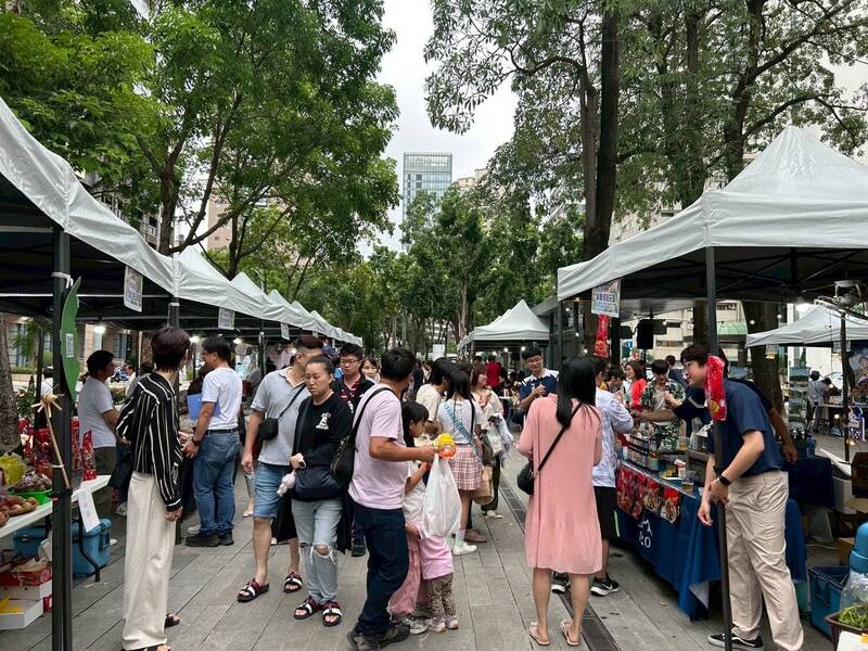 從白天玩到晚上 台中草悟道變身藍莓農村樂園週末登場