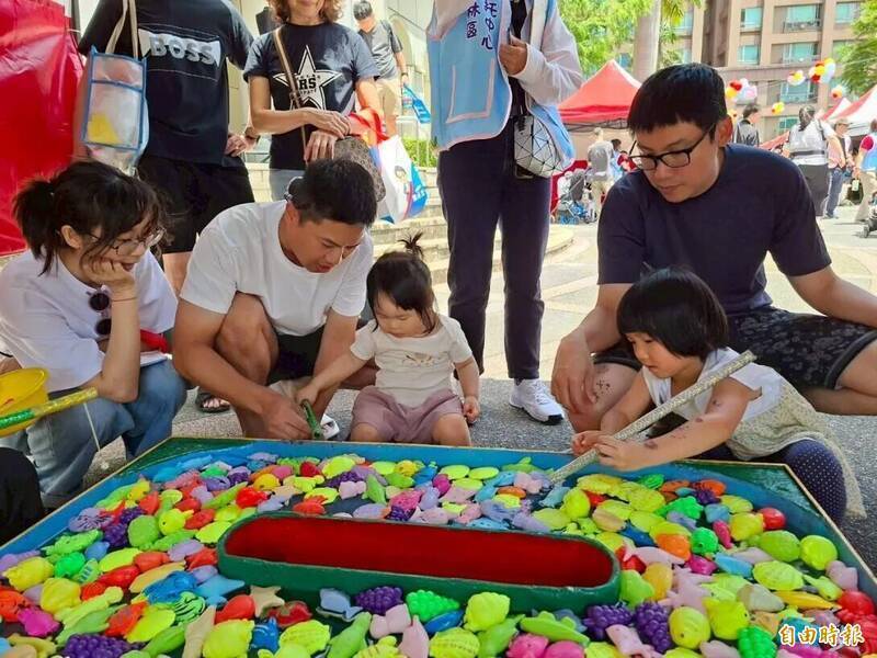 肯定中央新一波少子女化對策 托育盟:讓男女共同育兒才是治本