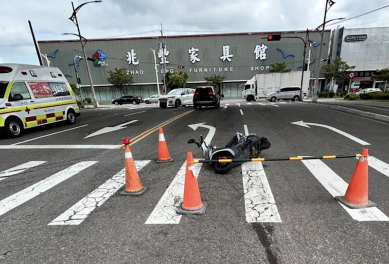 胞妹台中騎車摔成腦出血 董成瑜怒轟路面不平：差點被大車輾過