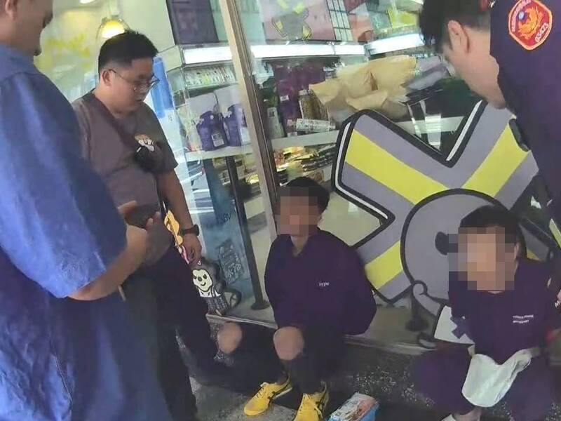 神色緊張露餡 警方逮回交接金融卡的詐團取簿手與車手