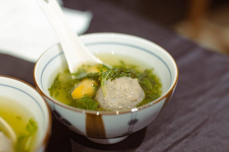 楊双子《臺灣漫遊錄》美食名單 中市邀卓揆品嚐限定「麻薏」