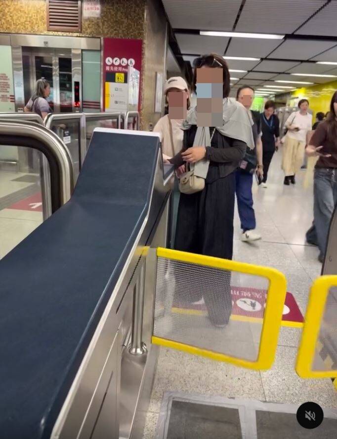中國女疑地鐵逃票!「霸氣」港女1招死守閘門 破萬網友狂讚