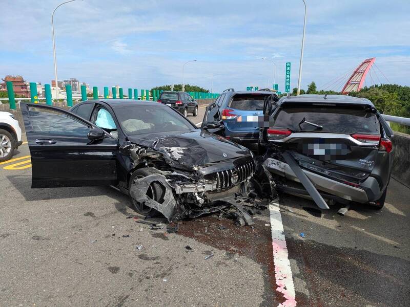 竹市台68快速道路清晨3車追撞 4人受傷