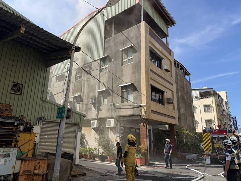 高雄鹽埕住宅火警確定「人為因素」 警鎖定屋主大兒子調查