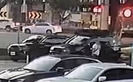 停車場名車遭狠刮車主心淌血 高雄警鎖定嫌犯追查動機