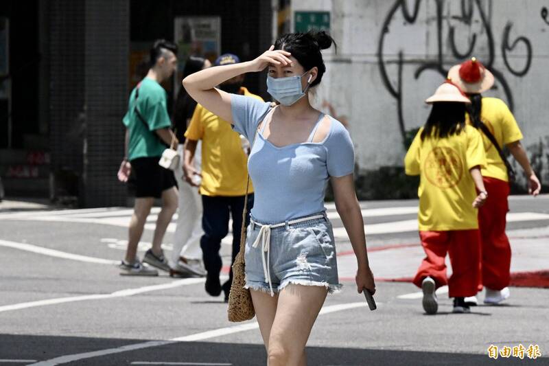 熱！氣象署：5縣市高溫飆破36度
