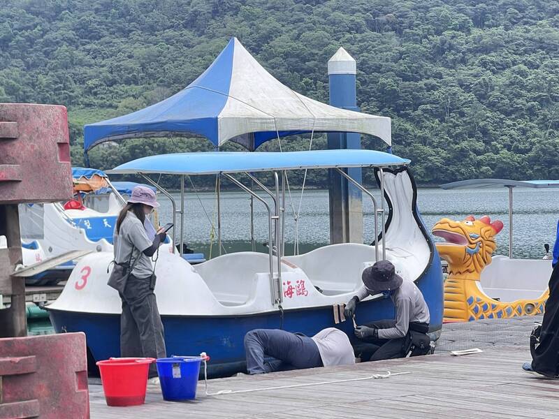 鯉魚潭143艘天鵝船安檢啟動 花縣府、縱管處預計6月底營運