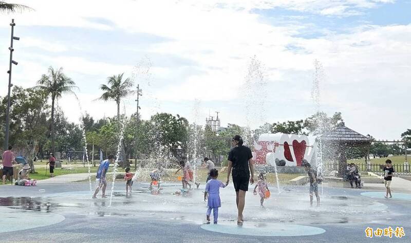 熱爆免費消暑抵嘉!東石漁人碼頭、竹崎親水公園、故宮南院