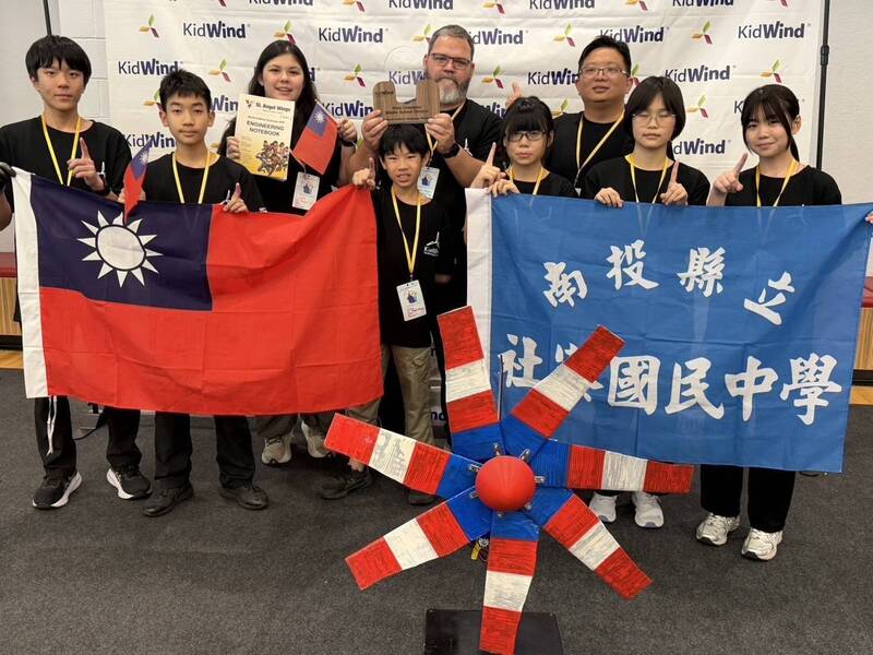 國際風力能源賽奪冠 南投學子秀國旗讓世界看見台灣