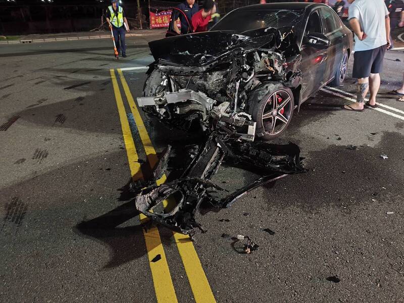 嘉義市深夜酒駕車禍 2男送醫
