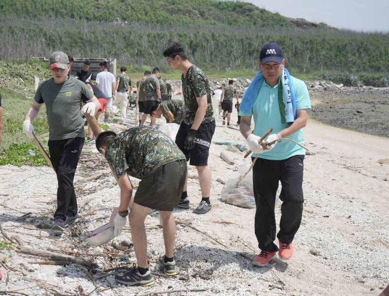 澎防部辦軍史參訪與淨灘 守護菊島展現軍民一家親