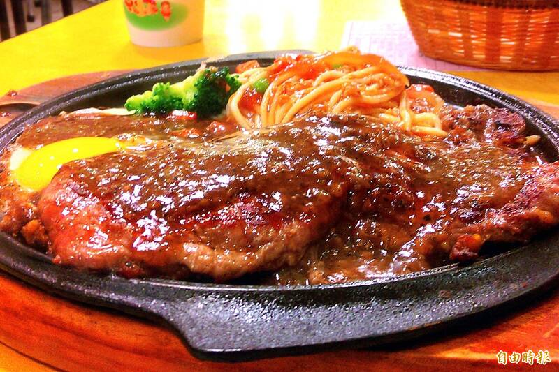 夜市牛排隱藏吃法!他曝剛上桌「淋1物」超好吃