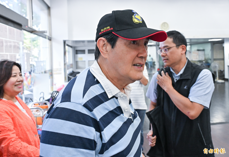 看到馬英九這一幕於心不忍 王丹:愛他的人應該幫他回歸家庭