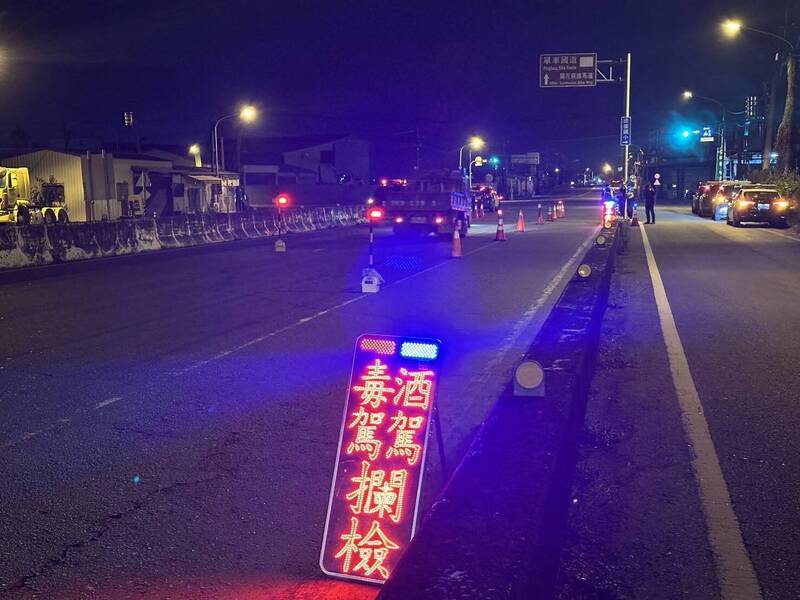屏東里港警加強取締毒駕 今晨查獲1件逮3通緝犯